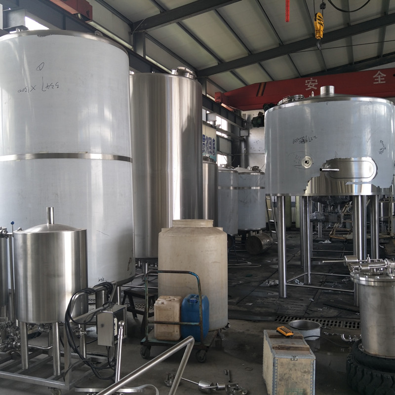 big size beer brewing fermenters .jpg